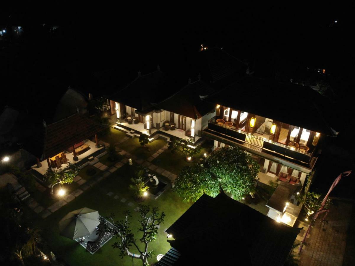 The Kanha Palace Batununggul Luaran gambar